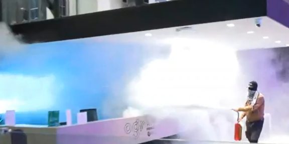 Manifestanti pro pal alle OGR di Torino