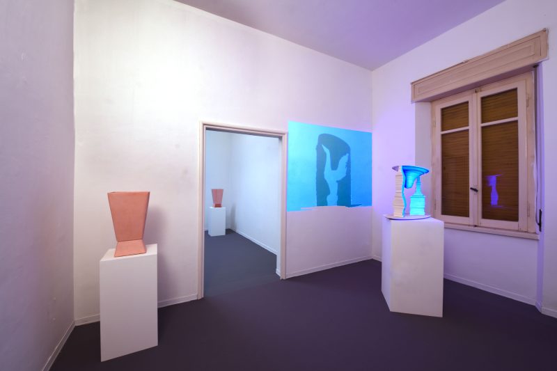 Marco Bagnoli, Araba fenice (modello), 2011, e Alberto Garutti, Sehnsucht, 2018. Spazio Ex Caserma. Foto Gino Di Paolo