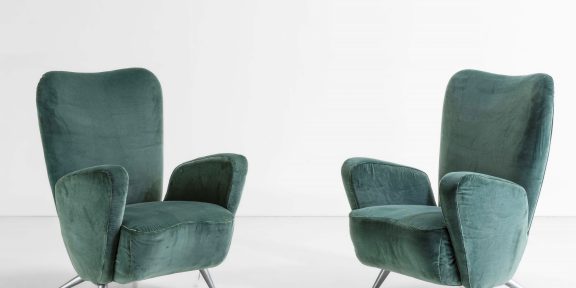 Gio Ponti e Giulio Minoletti, Due poltrone (stima € 10.000/15.000) ©Cambi Casa d'Aste