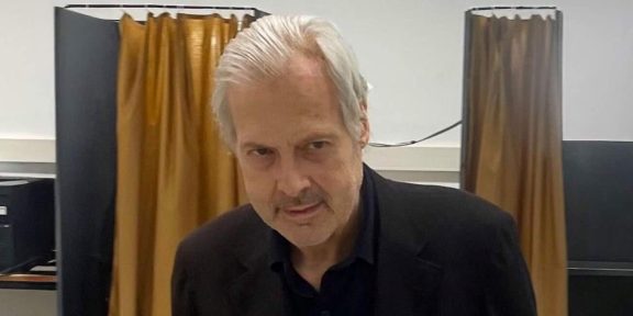 Vittorio Sgarbi alle urne nelle Marche