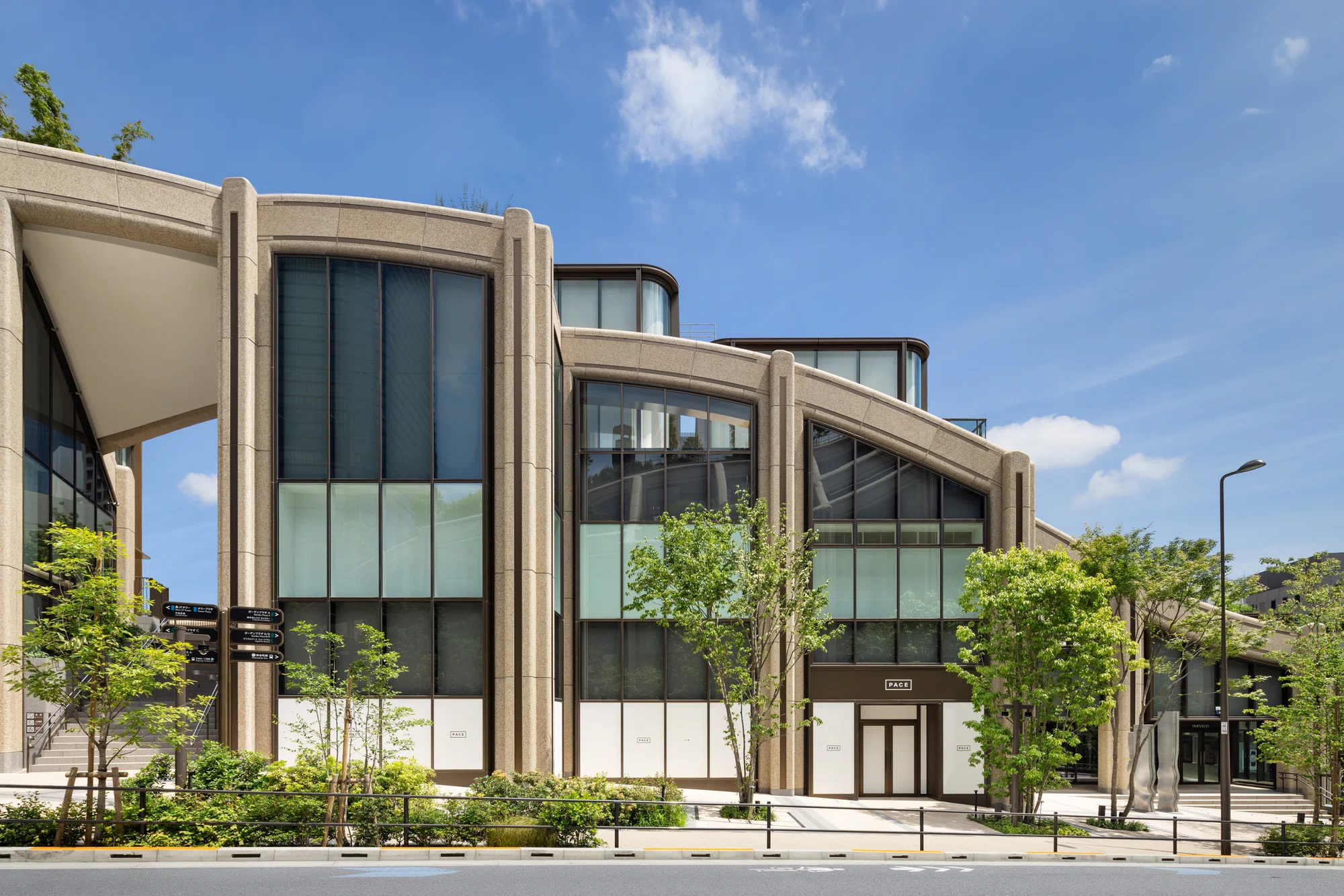 Basta Cina, largo a Giappone, Qatar e Abu Dhabi