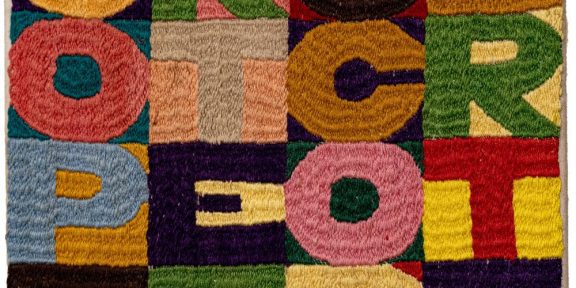 Alighiero Boetti, Coperte e scoperte, 1989, Ricamo su tela, 17 x 19 cm. Stima: €45.000 - €55.000 - Kruso Art