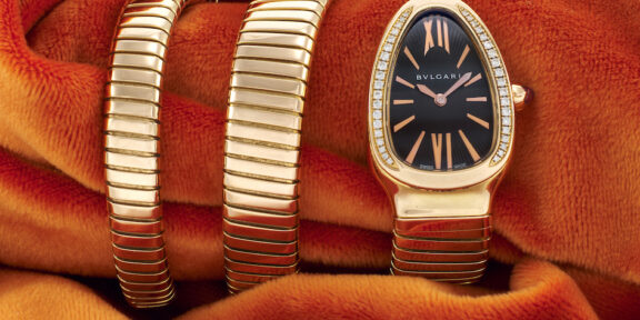 Lotto 81, BRACCIALE/OROLOGIO IN ORO ROSA, TORMALINA E DIAMANTI, BVLGARI, COLLEZIONE SERPENTI TUBOGAS. Diamanti taglio brillante, numerato SP P 35 G e L 0659 – PRQA S, punzoni 750 e 18K. Peso ca. 133,9 g, diametro interno 4,2 cm, estensibile. STIMA € 24-32 mila euro - Wannenes Casa d'Aste