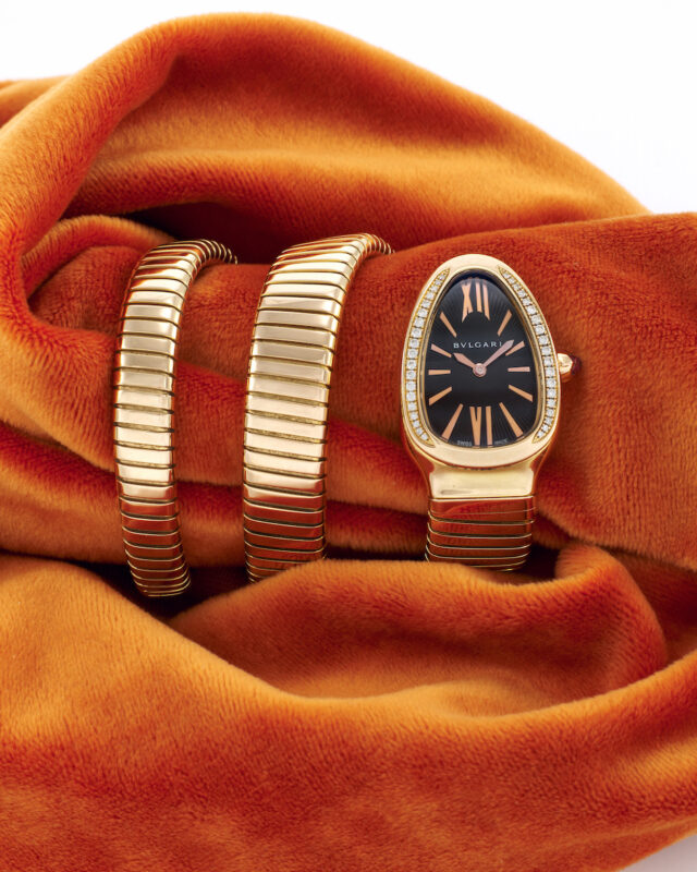 Lotto 81, BRACCIALE/OROLOGIO IN ORO ROSA, TORMALINA E DIAMANTI, BVLGARI, COLLEZIONE SERPENTI TUBOGAS. Diamanti taglio brillante, numerato SP P 35 G e L 0659 – PRQA S, punzoni 750 e 18K. Peso ca. 133,9 g, diametro interno 4,2 cm, estensibile. STIMA € 24-32 mila euro - Wannenes Casa d'Aste