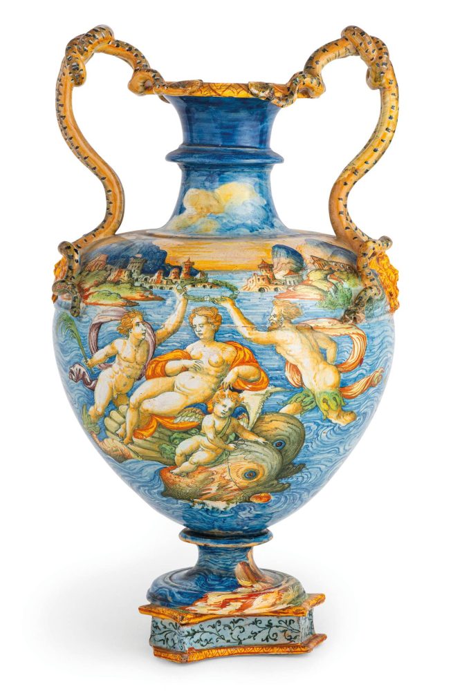 ANFORA IN MAIOLICA POLICROMA, BOTTEGA DI ORAZIO FONTANA, URBINO, 1560-1570 CIRCA, AGGIUDICATO A € 40.150