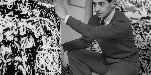 Antonio Sanfilippo nella casa-studio di Via del Babuino. Roma, 1957. Courtesy Archivio Accardi-Sanfilippo