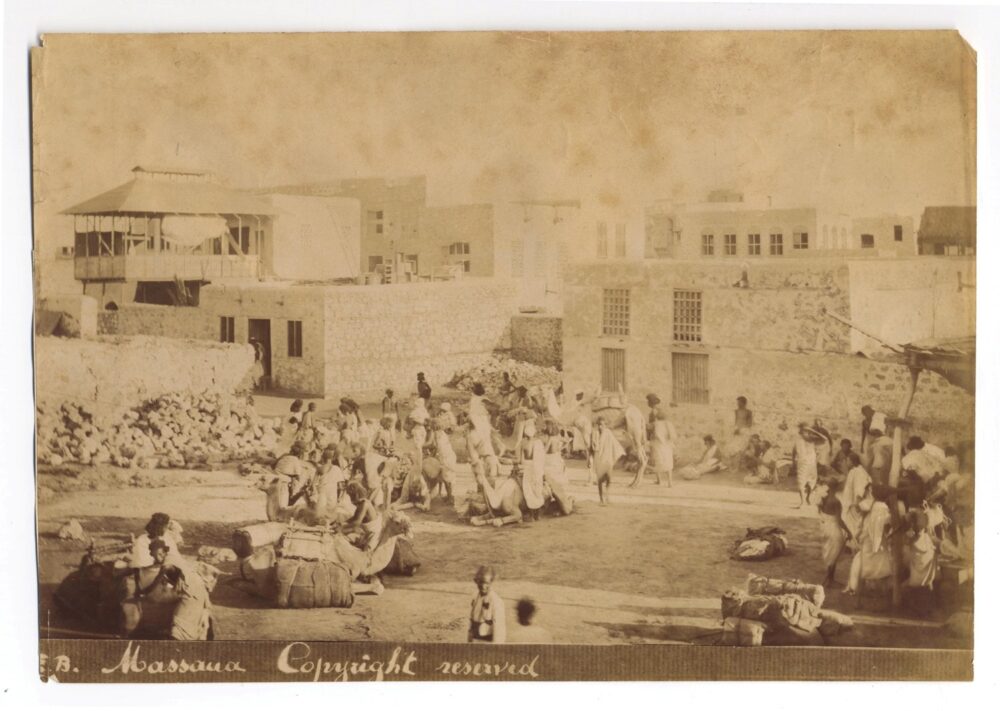 Dal lotto di 50 fotografie, veduta di Massaua