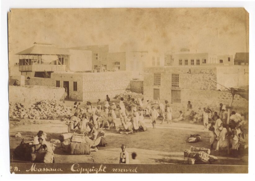 Dal lotto di 50 fotografie, veduta di Massaua