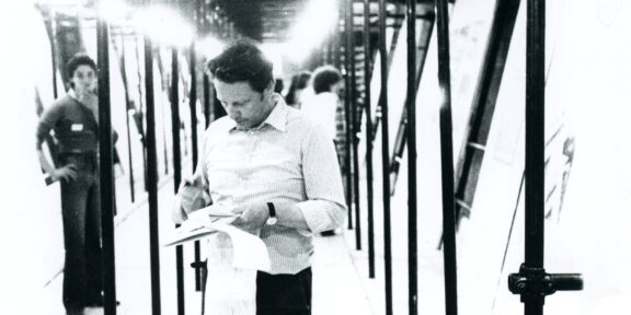 Enrico Crispolti, allestimento Biennale di Venezia 1978 © Archivio Enrico Crispolti