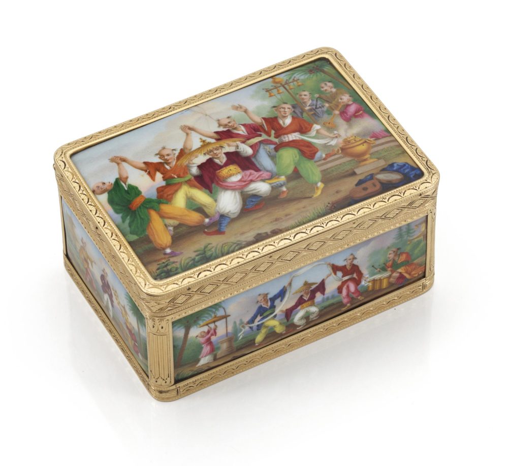 Lotto 44, Gabriel-Raoul Morel (1764-1832), Snuff box à cage in oro giallo cesellato con pannelli in smalto policromo decorati a chinoiserie, venduto € 42.240