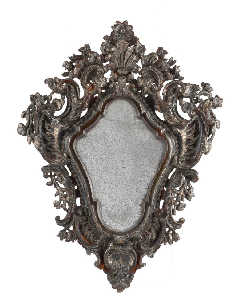 Lotto 49, Bottega di Gennaro Sarao, Napoli, 1730-1770 circa, Piccola specchiera di forma mossa in tartaruga piquè, Venduto € 28.160