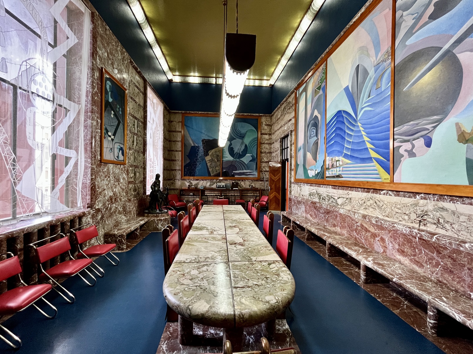 Il Palazzo delle Poste che nasconde un museo del Futurismo. Succede a Palermo