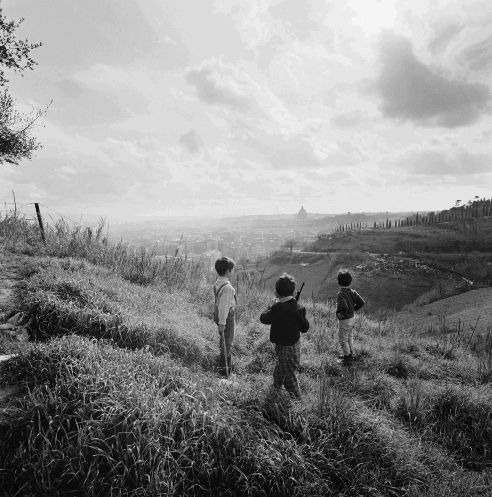 Paolo DiPaolo, Roma, I Piccoli Guerrieri di Monte Mario, Roma, 1954 ©Archivio Fotografico Paolo DiPaolo