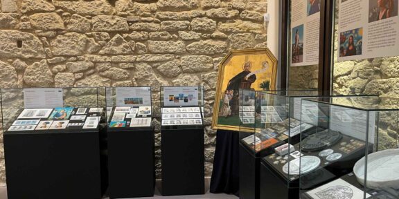 Scorci della mostra di Marco Ventura al Museo del francobollo e della moneta di San Marino