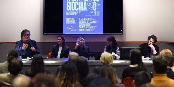“A che gioco giochiamo”, la conversazione aperta al pubblico organizzata lo scorso 29 ottobre presso l’Auditorium Elica a Fabriano dalla Fondazione Ermanno Casoli