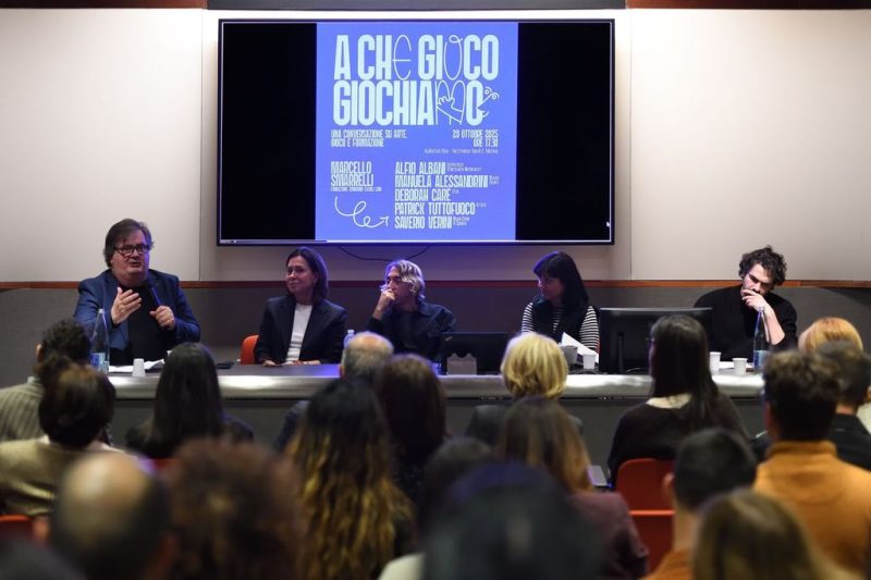 “A che gioco giochiamo”, la conversazione aperta al pubblico organizzata lo scorso 29 ottobre presso l’Auditorium Elica a Fabriano dalla Fondazione Ermanno Casoli