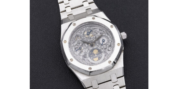 Lotto 380, AUDEMARS PIGUET ROYAL OAK CALENDARIO PERPETUO SCHELETRATO REF. 25829PT IN PLATINO Numero di referenza: 25636PT Numero di serie: F59308 N. 214 Anno: 2009 Materiale: Platino Peso: 230 g Dimensioni: 39 mm Calibro: Automatico Vetro: Zaffiro Bracciale: Platino Accessori: Scatola originale, garanzia e chiavi AGGIUDICAZIONE 228.600 euro - Wannenes Casa d'Aste