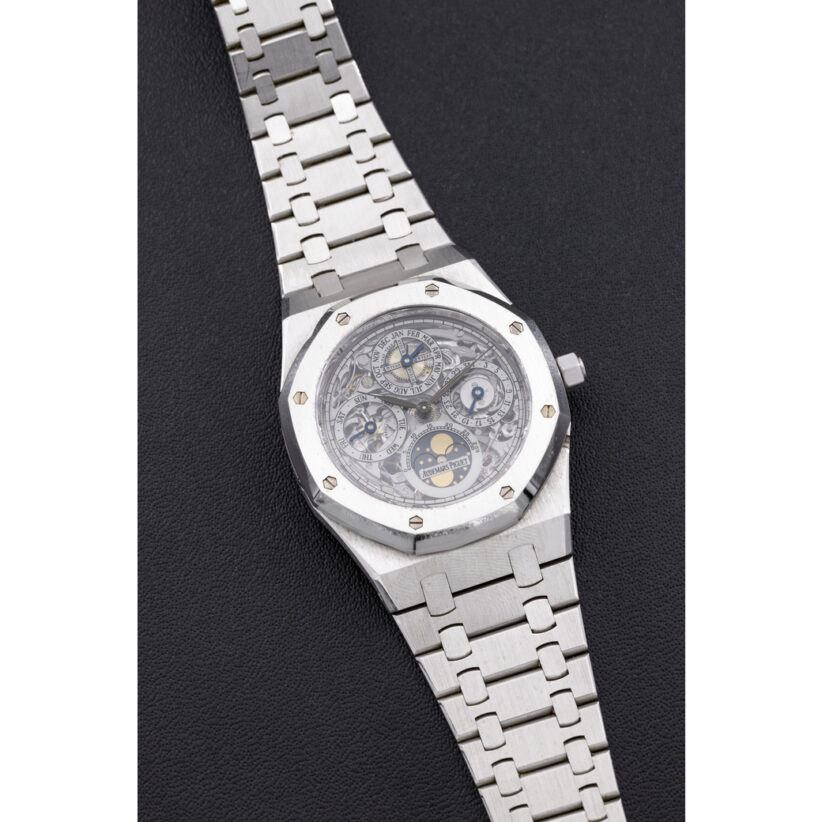 Lotto 380, AUDEMARS PIGUET ROYAL OAK CALENDARIO PERPETUO SCHELETRATO REF. 25829PT IN PLATINO Numero di referenza: 25636PT Numero di serie: F59308 N. 214 Anno: 2009 Materiale: Platino Peso: 230 g Dimensioni: 39 mm Calibro: Automatico Vetro: Zaffiro Bracciale: Platino Accessori: Scatola originale, garanzia e chiavi AGGIUDICAZIONE 228.600 euro - Wannenes Casa d'Aste