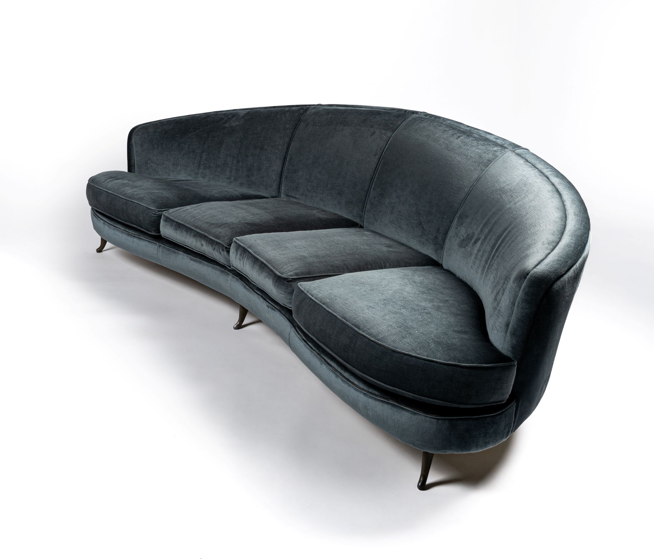 Tre aste e il nuovo dipartimento di Design. Dicembre di fuoco per Kruso Art