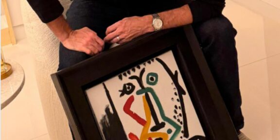 Il calciatore con il dipinto di Picasso