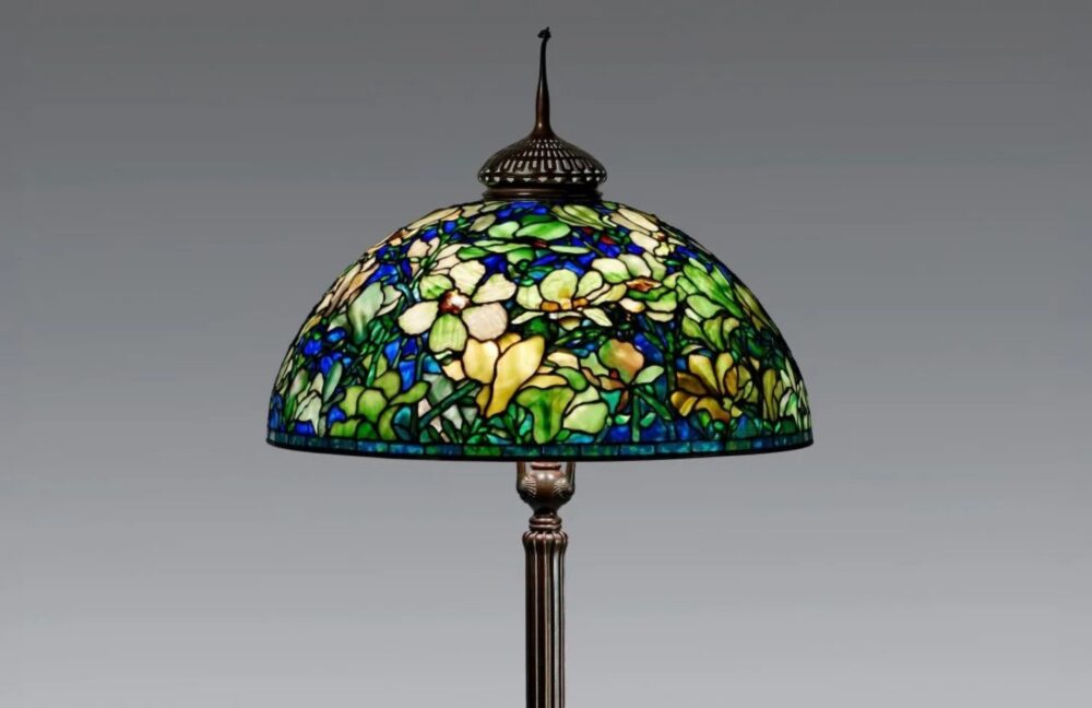 La Magnolia floor lamp di Tiffany Studios da record (particolare)