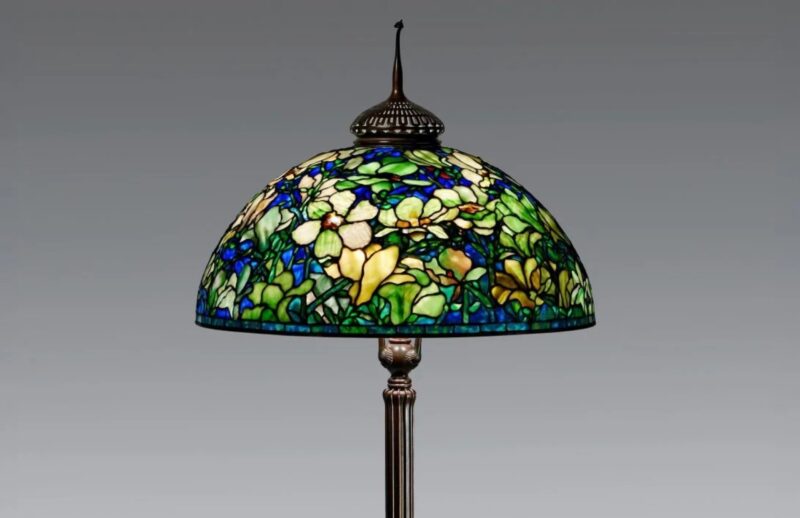 La Magnolia floor lamp di Tiffany Studios da record (particolare)