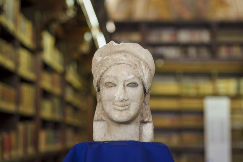 La testa in marmo greco raffigurante una Kore ritrovata a Vulci