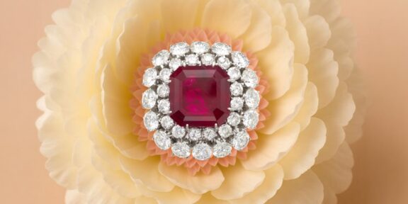 Lotto 152 Anello in platino, rubino della Birmania e diamanti, un rubino di taglio ottagonale, aggiudicazione € 101.600