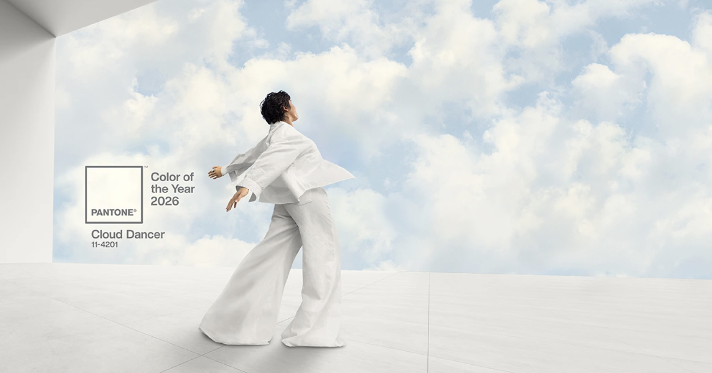 Cloud Dancer è il Colore Pantone dell’anno 2026. Un bianco che invita alla calma e ai nuovi inizi