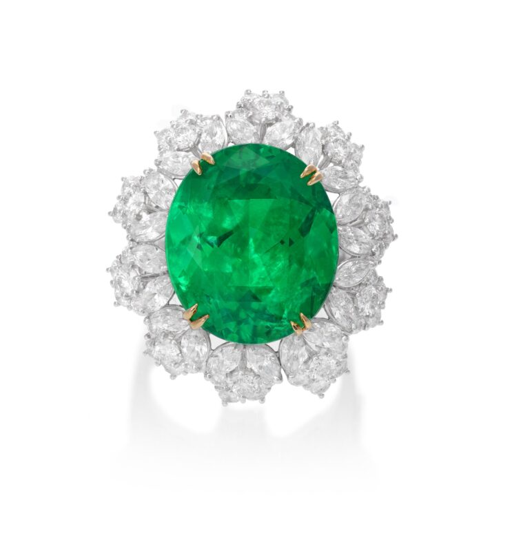 Asta 986, lotto 200, anello/pendente in oro bianco 18 kt, con grande smeraldo naturale "Vivid Green". Base d'asta: 45 mila euro - Meeting Art