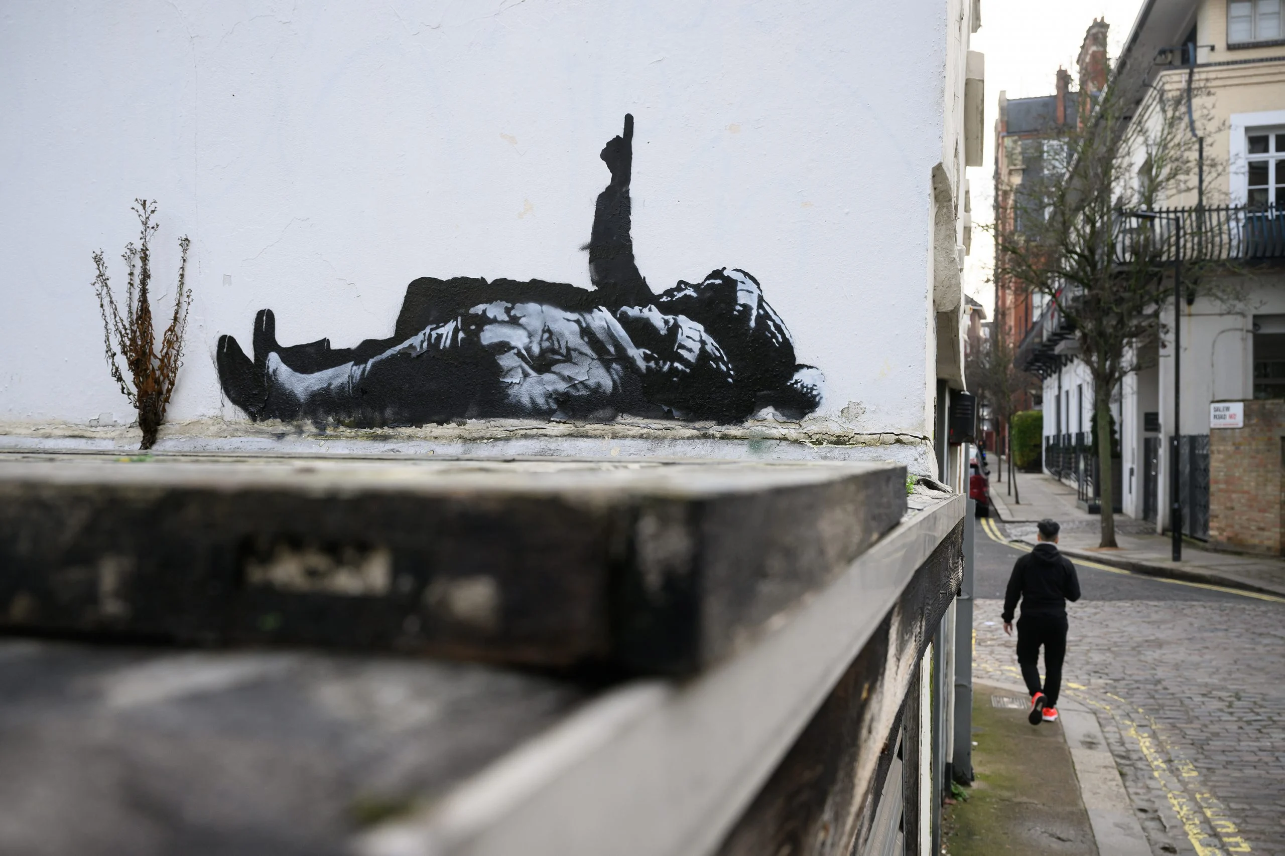 Banksy torna a Londra, con un doppio murale