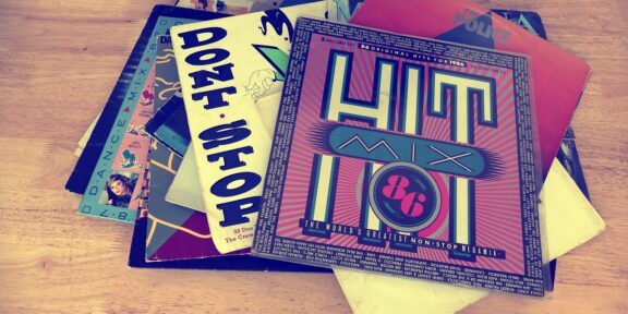 Dischi anni Ottanta - Foto di InspiredImages da Pixabay