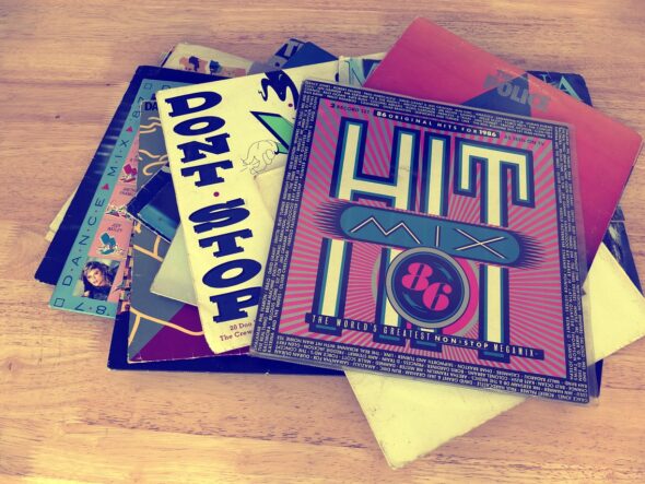 Dischi anni Ottanta - Foto di InspiredImages da Pixabay