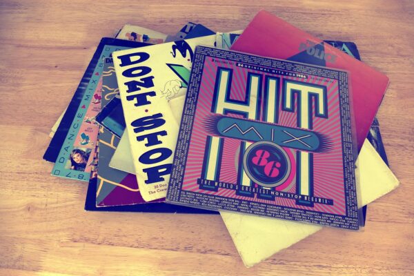 Dischi anni Ottanta - Foto di InspiredImages da Pixabay