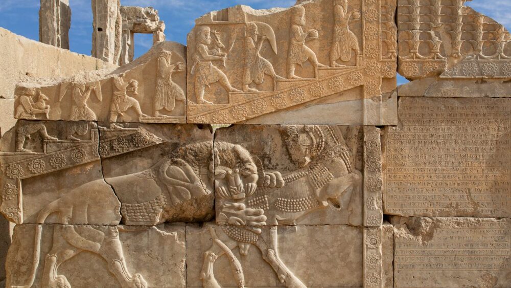 Bassorilievi dell'antica città persiana di Persepoli, Iran