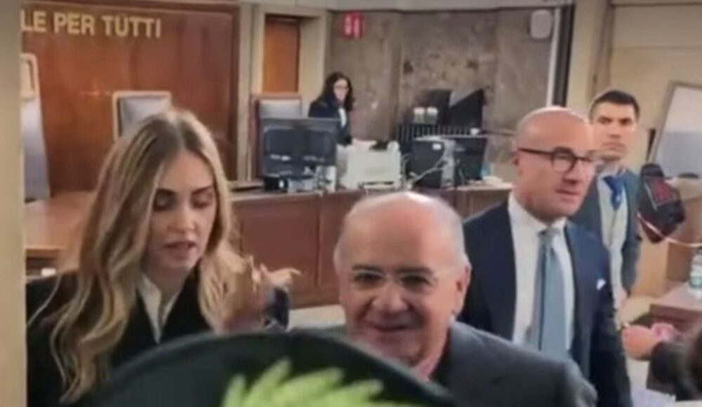 Chiara Ferragni con l'avvocato Giuseppe Iannaccone