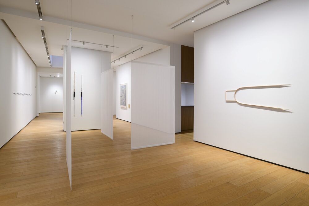 Installation view, Un mondo tutto all'aperto. Alice Cattaneo, Marco Andrea Magni, Building Gallery, Milano, ph. Michele Alberto Sereni