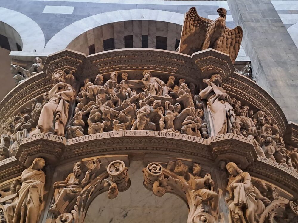 Il Pergamo di Giovanni Pisano nel Duomo di Pisa (particolare)