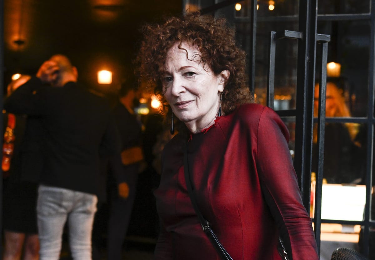 Nan Goldin ancora per la Palestina. E fuori dai musei