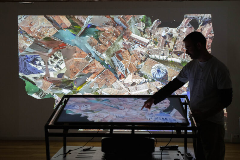 Matteo Tora Cellini durante il suo workshop “Bringing Venice into Space” al Centro Digitale ARCHiVe - Courtesy of Fondazione Giorgio Cini, credits Fondazione Giorgio Cini ©
