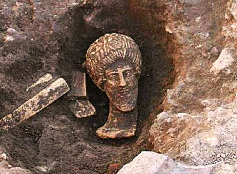 Il frammento con il volto di Voltumna scoperto a Orvieto