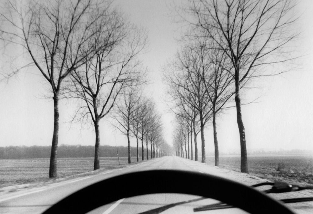 Paolo Mussat Sartor, Viaggi, 1977, stampa su carta al bromuro d'argento, 15 × 23 cm