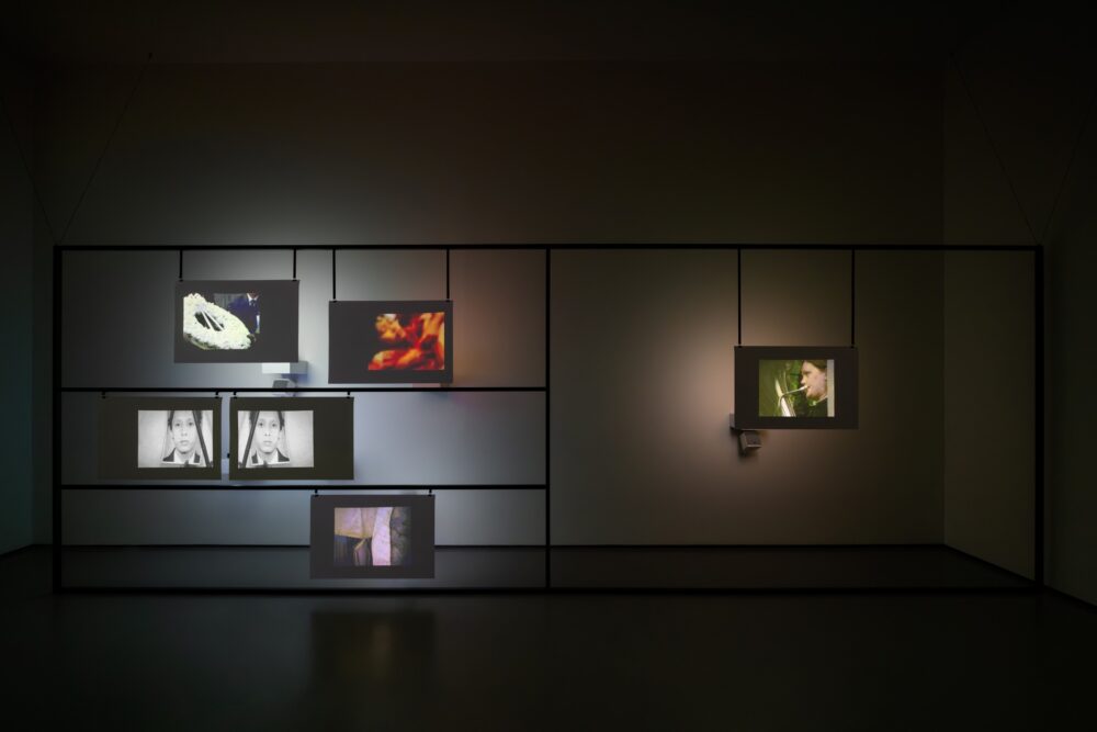 Amar Kanwar, Installation view. Videoinstallazione “The Torn First Pages”, 2004-2008. Collection of the artist. © Palazzo Grassi, Pinault Collection. Photo Marco Cappelletti Studio