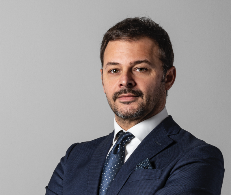Mauro Tajocchi, esperto del dipartimento Arredi, Sculture e Oggetti d’Arte di Wannenes