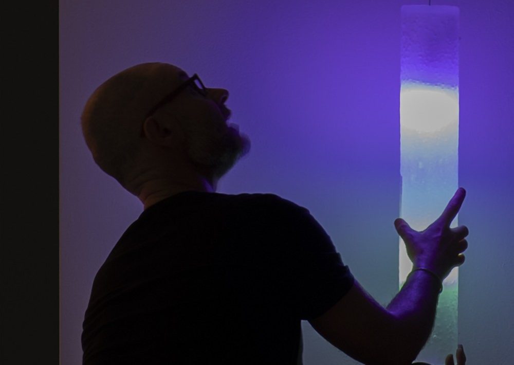 Alessandro Piangiamore, La polvere ci mostra che la luce esiste, 2026, installation view, photo credits Daniele De Lonti, Vincenzo Miranda
