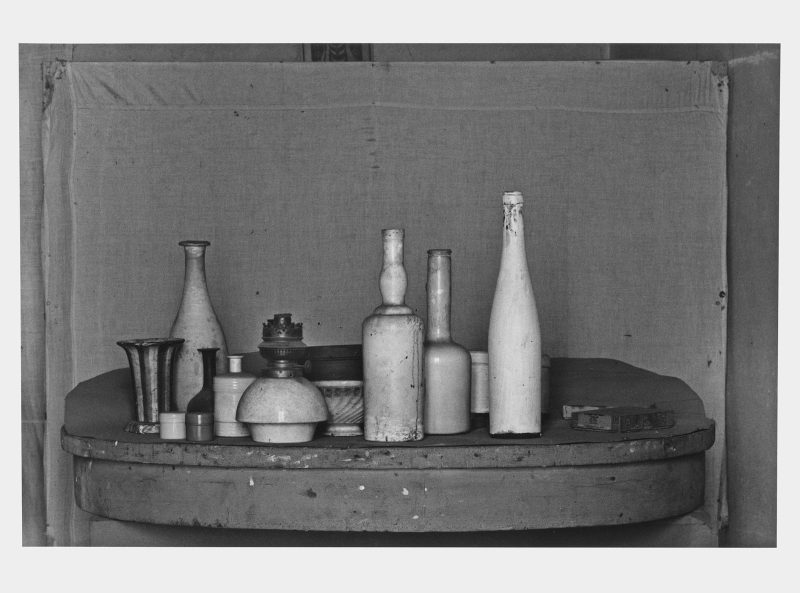Gianni Berengo Gardin. Lo studio di Giorgio Morandi - Metafisica ph Maria Parmigiani