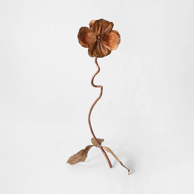 Julie Hamisky, La géante, 2024, Bronze, cuivre 238 x 90 x 112 cm. Courtesy of the artist and Mitterrand gallery