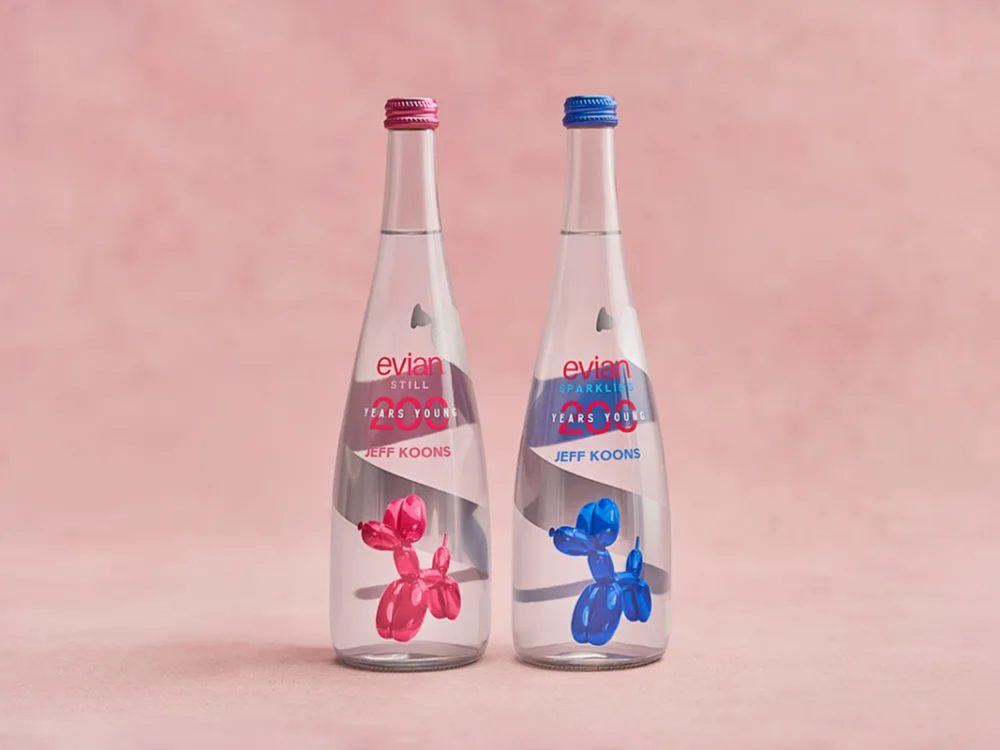 Le bottiglie di acqua Evian griffate Jeff Koons (courtesy Evian)