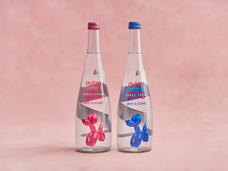 Le bottiglie di acqua Evian griffate Jeff Koons (courtesy Evian)
