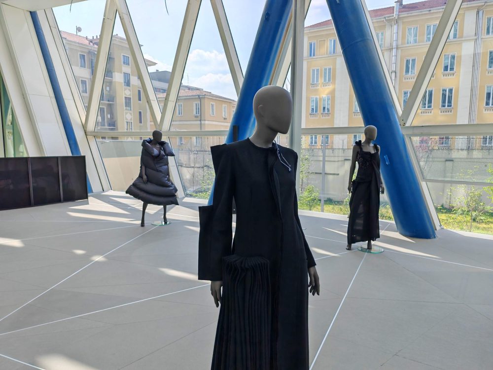 Abitare il Nero. Da Alberto Burri ai Fashion Designer della Scuola giapponese, CUBO Unipol, Milano